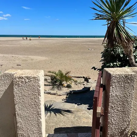 Liberssan Les Pieds Dans Le Sable, Rez De